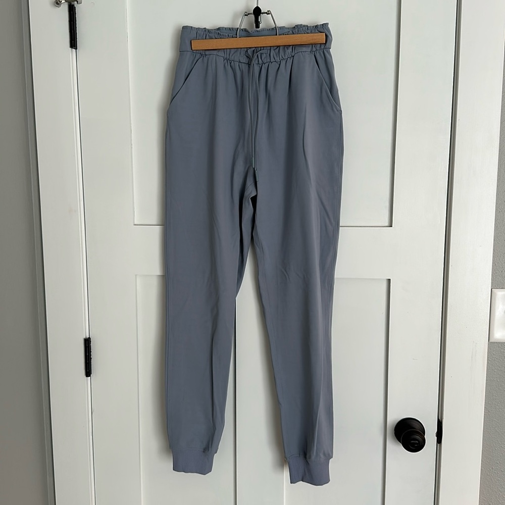 Lululemon stretch high-rise jogger full length
Size 4
Blue
